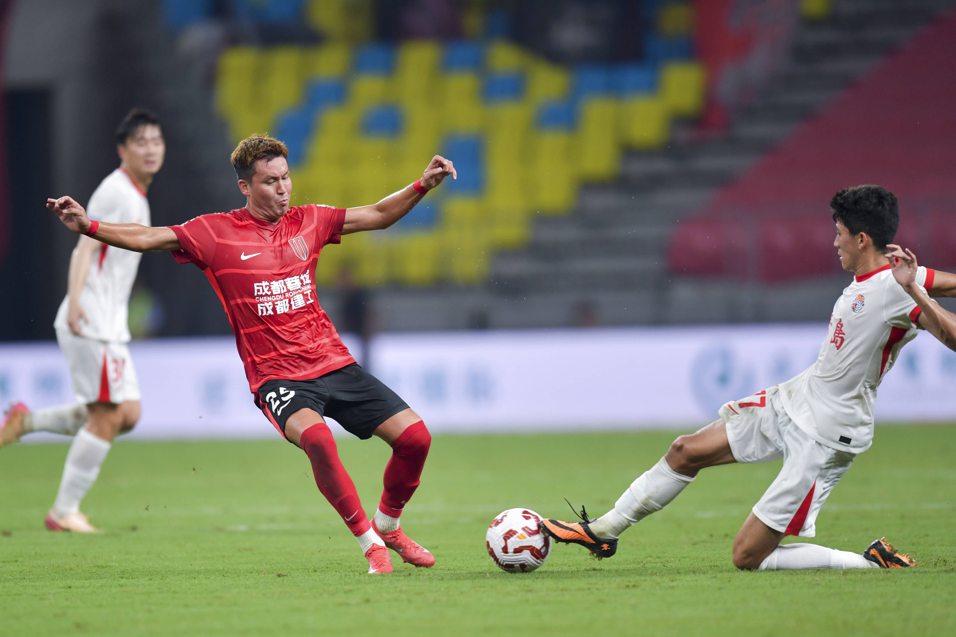 国际比赛日成都蓉城备战英超，回应争议细节曝光，目标明确，团队化学反应显著的简单介绍-亚博官网